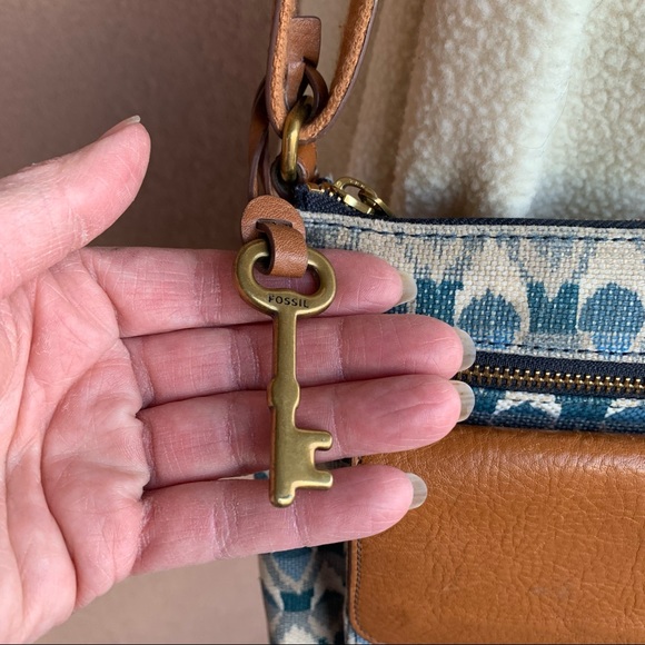 Fossil Kinley Blue Print Crossbody Purse - Picture 3 of 11